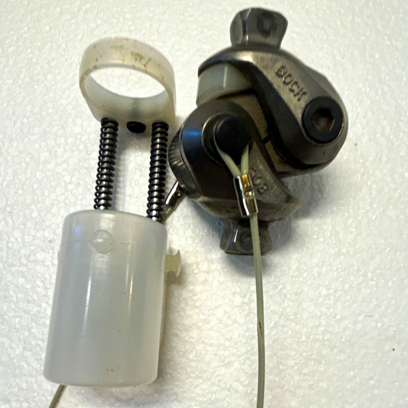 Ottobock Safety Knee Prosthetic Knee Joint Spring Loaded Release Silver/White