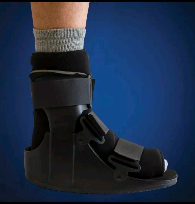 United Ortho Short Cam Walker Fracture Boot Medium Black Unisex See Size Chart