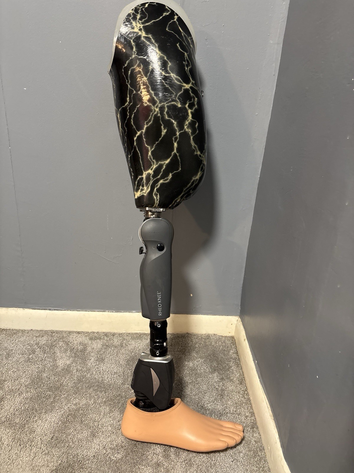 Ossur Rheo Prosthetic Knee with Upper and Lower Attachments Right Leg & Foot