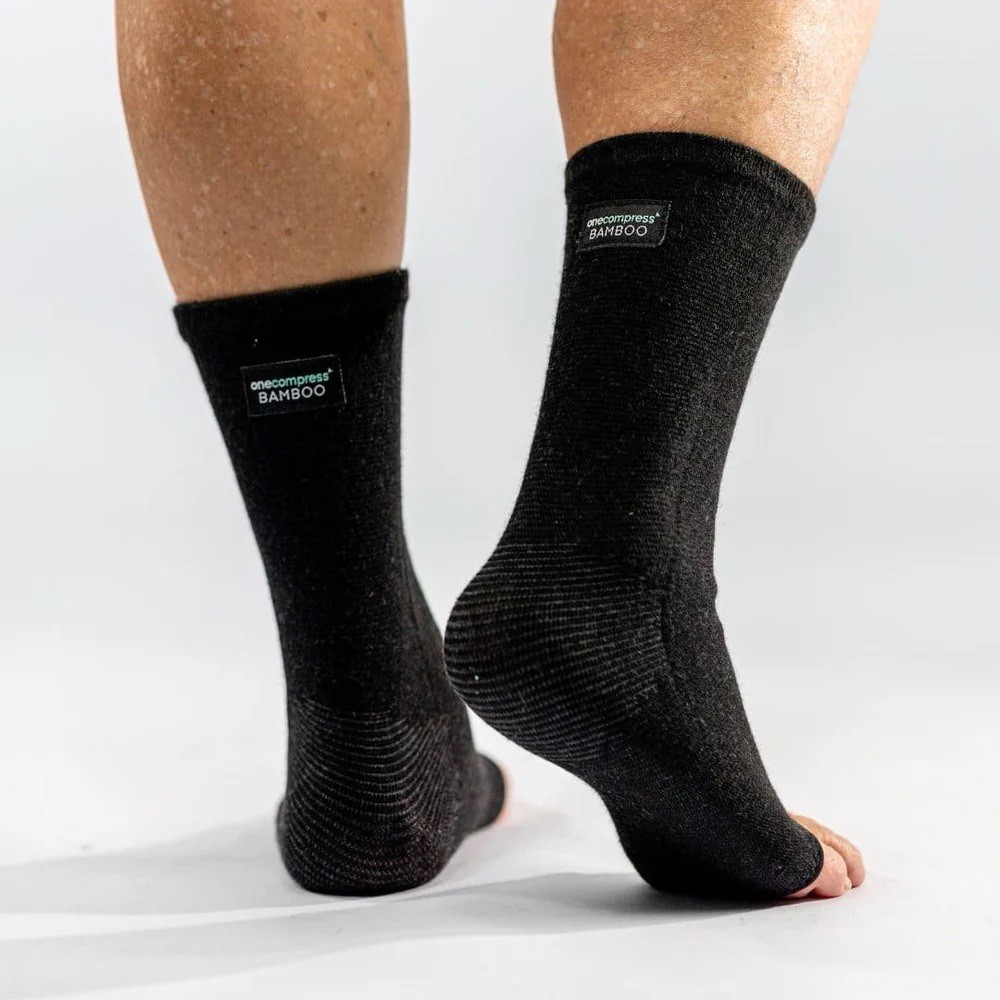 One Compress Bamboo Premium Anti-Fatigue Bamboo Footsleeves Medium Black