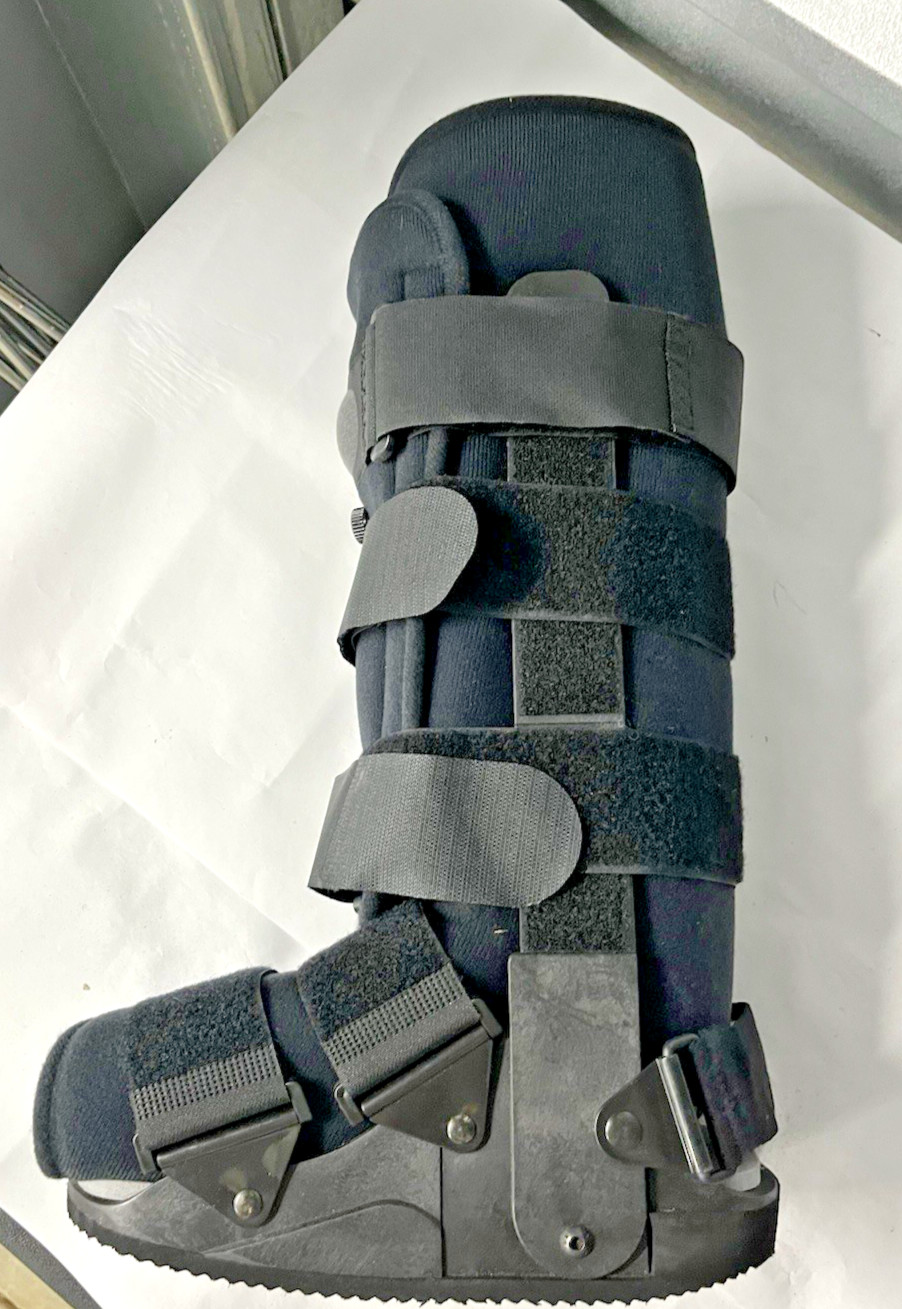 DeRoyal Pacesetter II Tall Walking Boot Small Adjustable Right or Left Foot