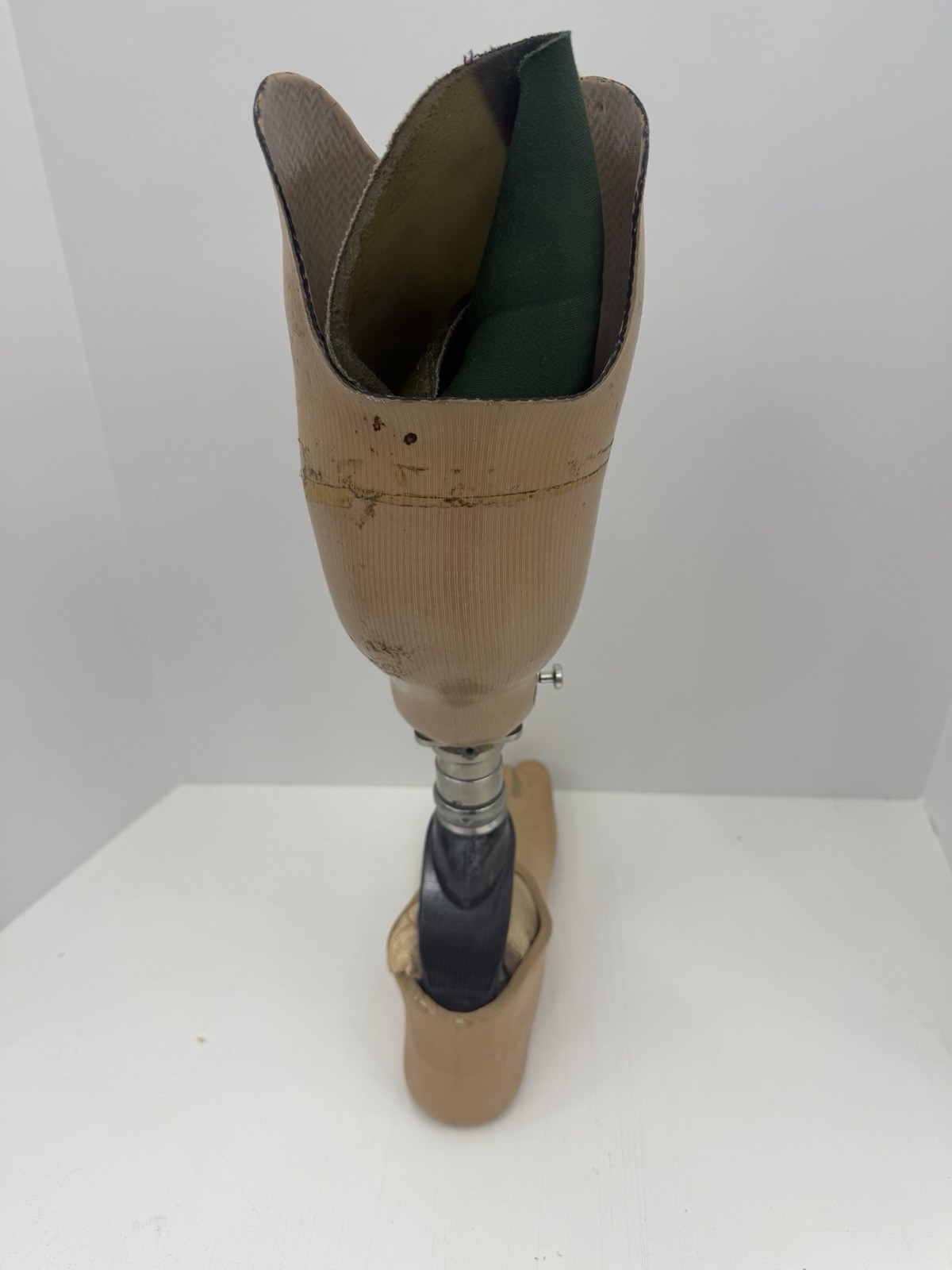 Fillauer Below Knee Prosthetic Leg APC TI-100C Carbon Fiber Pylon Right 29L