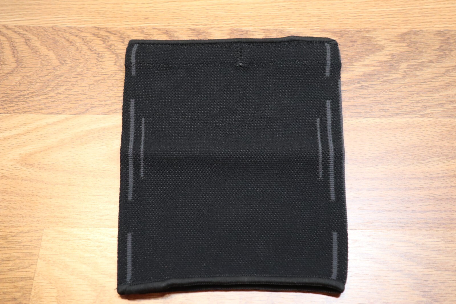 Run Forever Sports Black Thigh Compression Sleeve (1) Size Medium **NOT A PAIR**