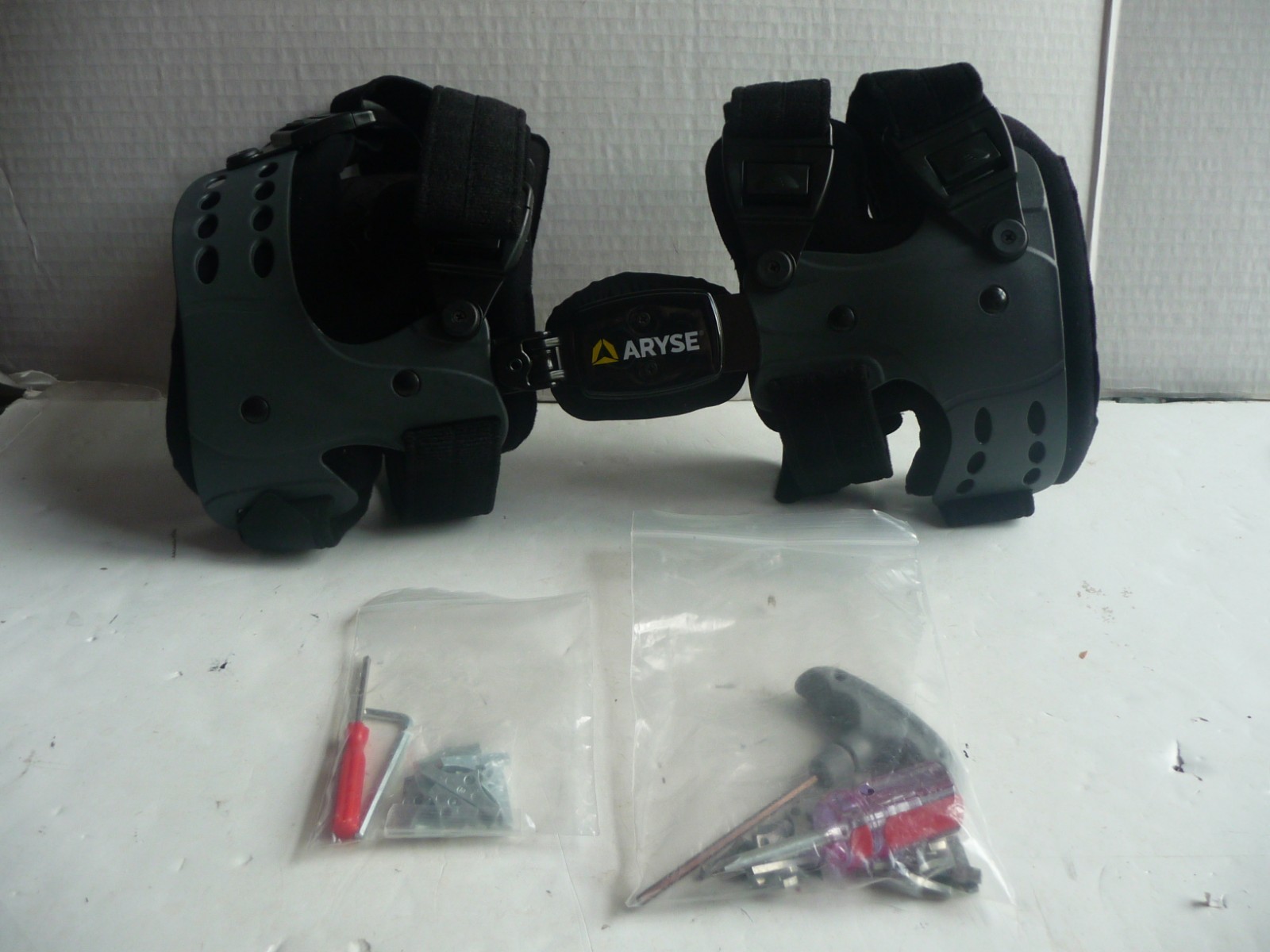 New Aryse AY-43-R OA Adjustable Knee Brace Right – With Tools
