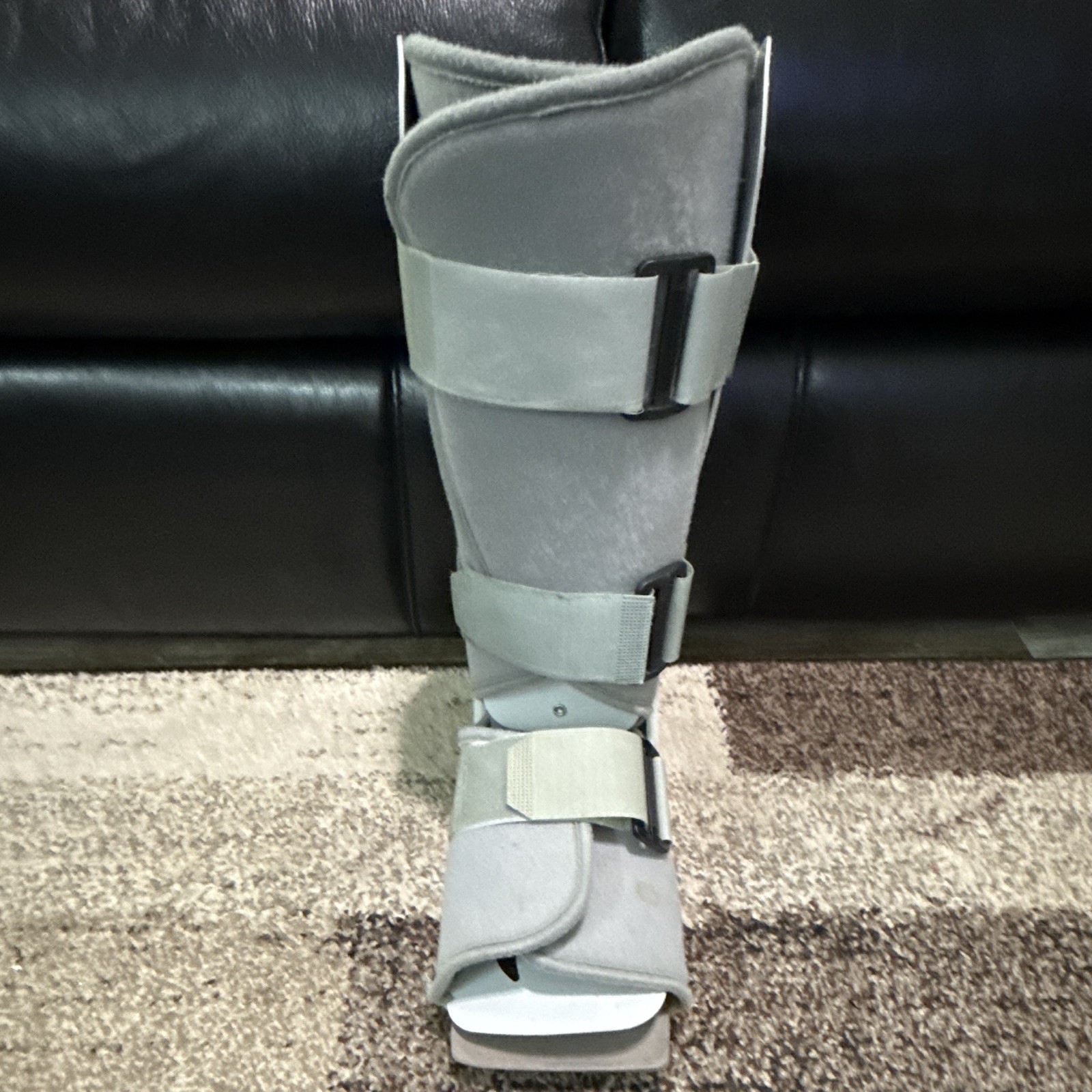 Aircast Adjustable Walking Boot Ankle Foot Immobilizer Plastic Gray/White M