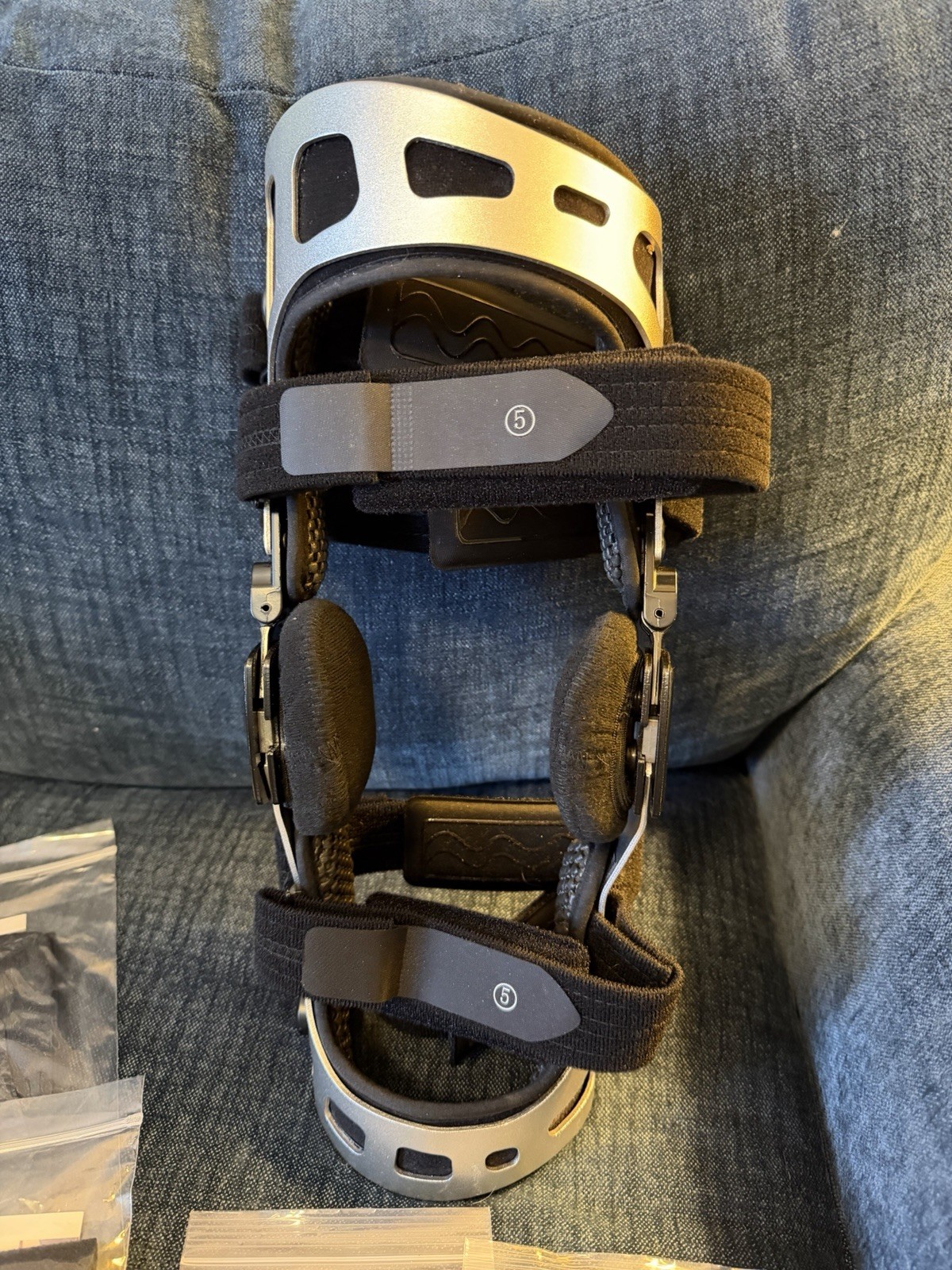 DR MEDICAL The Dual OA Reliever RIGHT Knee Brace Sz MEDIUM NEW KB0104-147R-02
