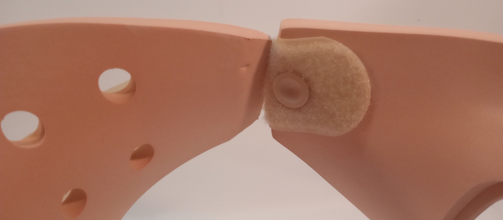 Breg • 11343 | Cervical Collar Neck Brace Orthotic | MEDIUM | Open Trach | NEW |