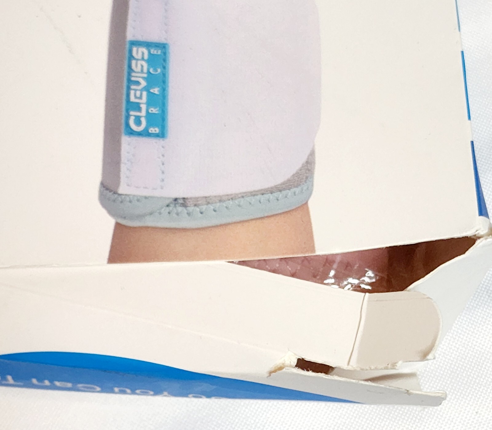 Clevvis Brace. Wrist support. NEVER USED Pink. Right or left wrist.damaged box