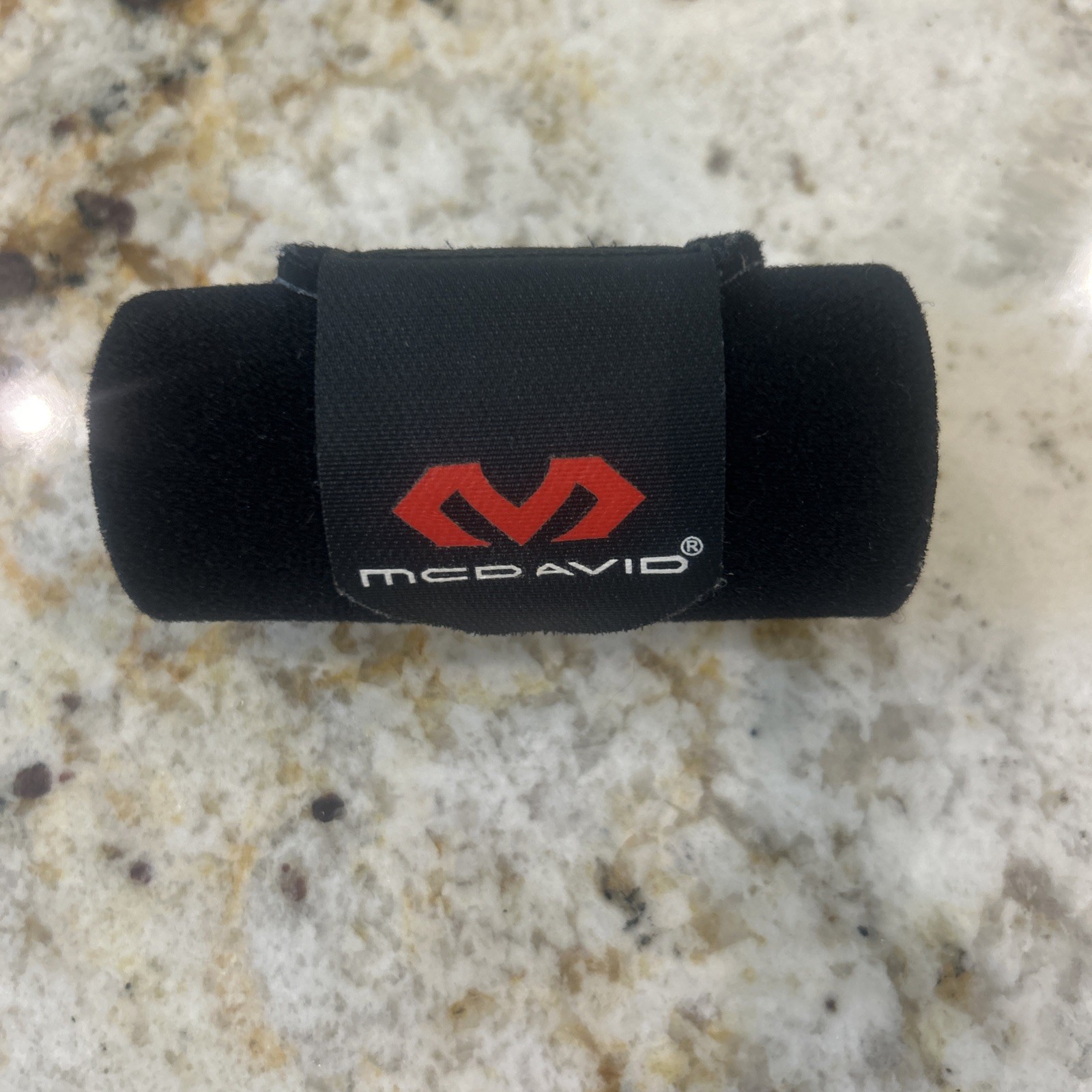 Genuine McDavid (451) Adjustable Hook & Loop One Size Fits Most Wrist Wrap