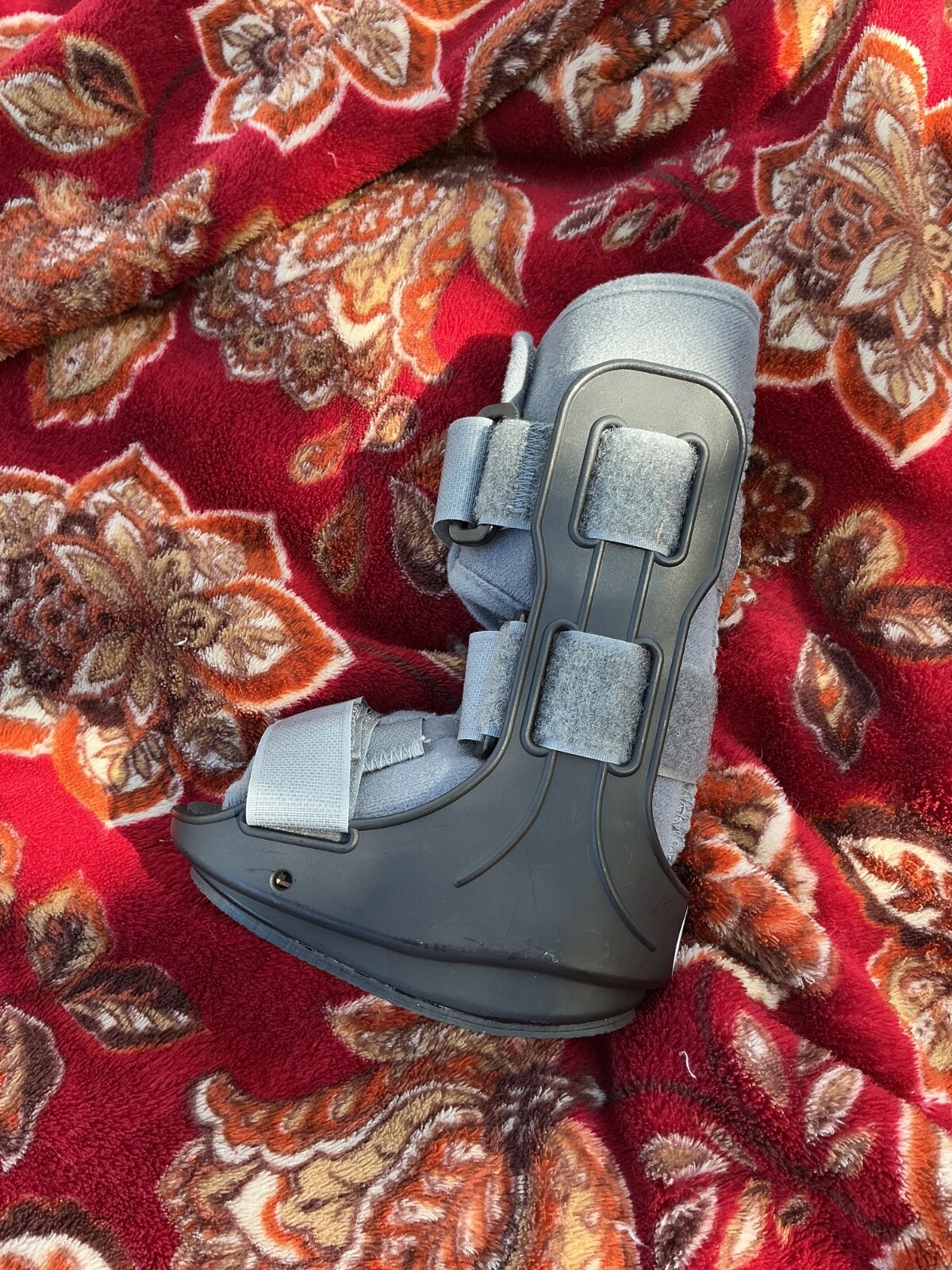 BraceAbility Pediatric Walking Boot Small 3-4 Orthopedic Walker for Injuries