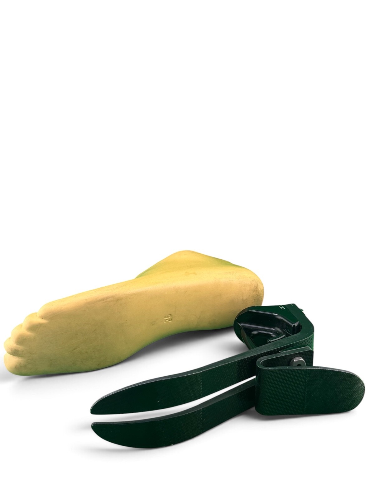 blatchford endolite elite 2 prosthetic foot. size 26. category 3. Left