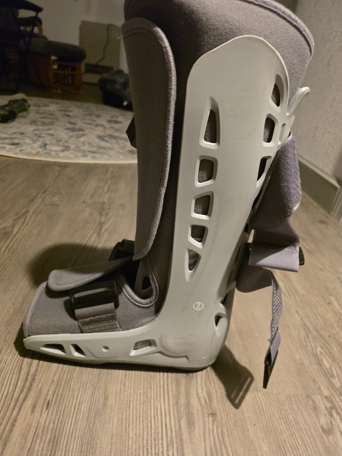 Aircast Softstrike Walking Boot Side Pump Inflation Size Medium