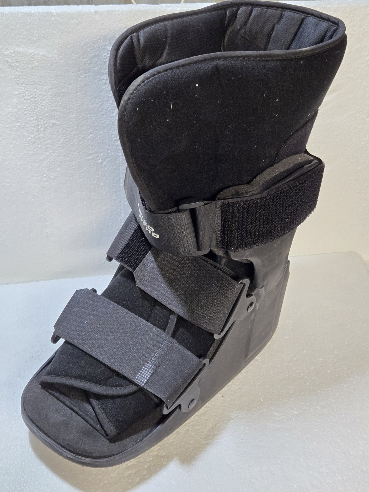 United Ortho Short Air Cam Walker Fracture Boot Medium Black