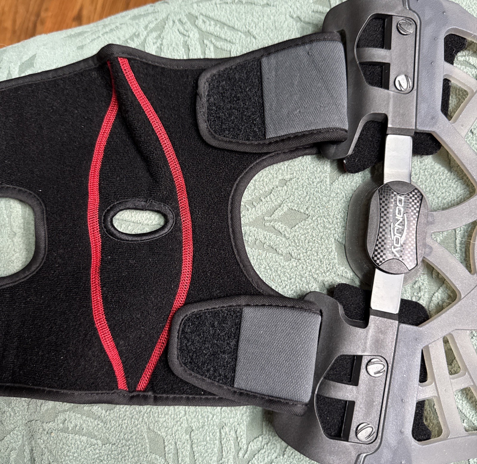 DonJoy OA Reaction WEB Knee Brace Medial Left Lateral Right Size: XL