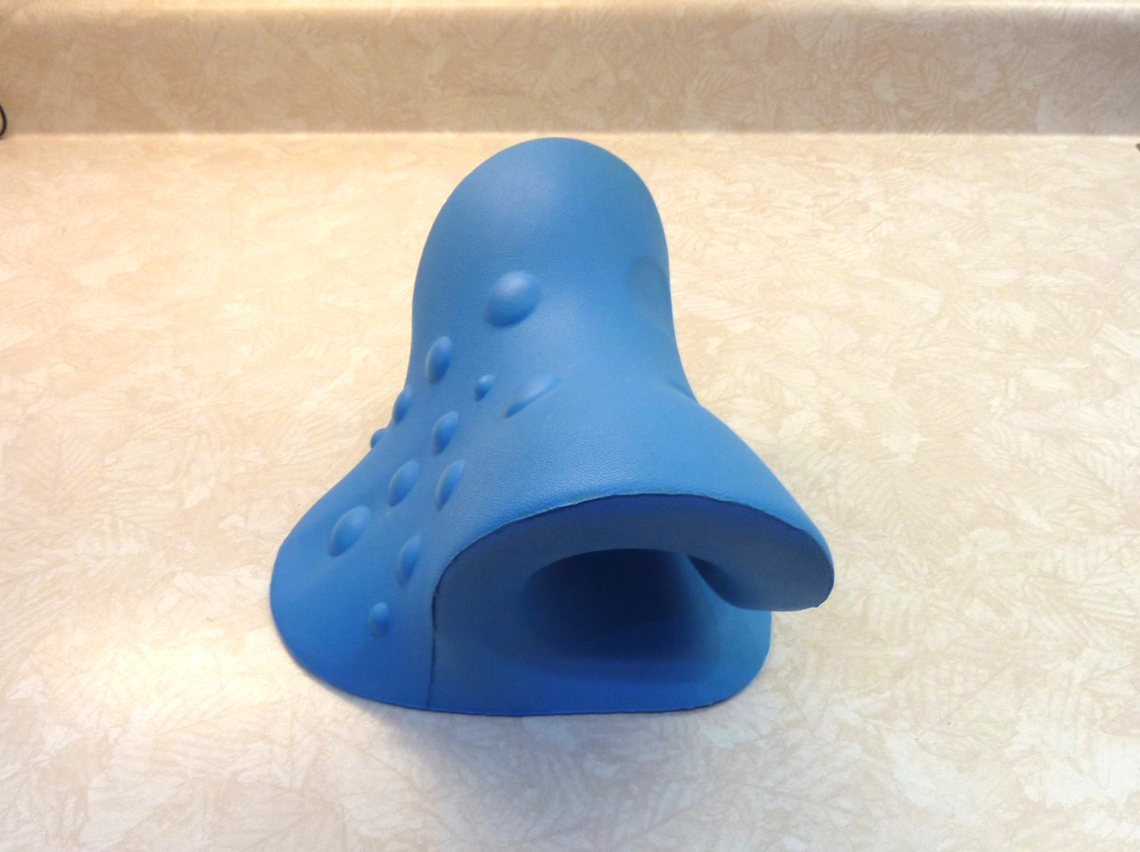 Compact Cervical Pillow and Traction Device for Comfortable Neck Support Kenko