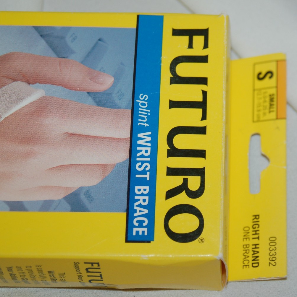 FUTURO SPLINT WRIST BRACE SMALL 5-6.25 CIRC. RIGHT HAND TAN 003392 ADJUSTABLE