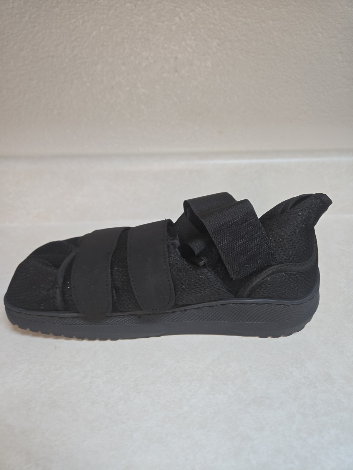 New Open Box Braceability Closed Toe Medical Walking Shoe Medium