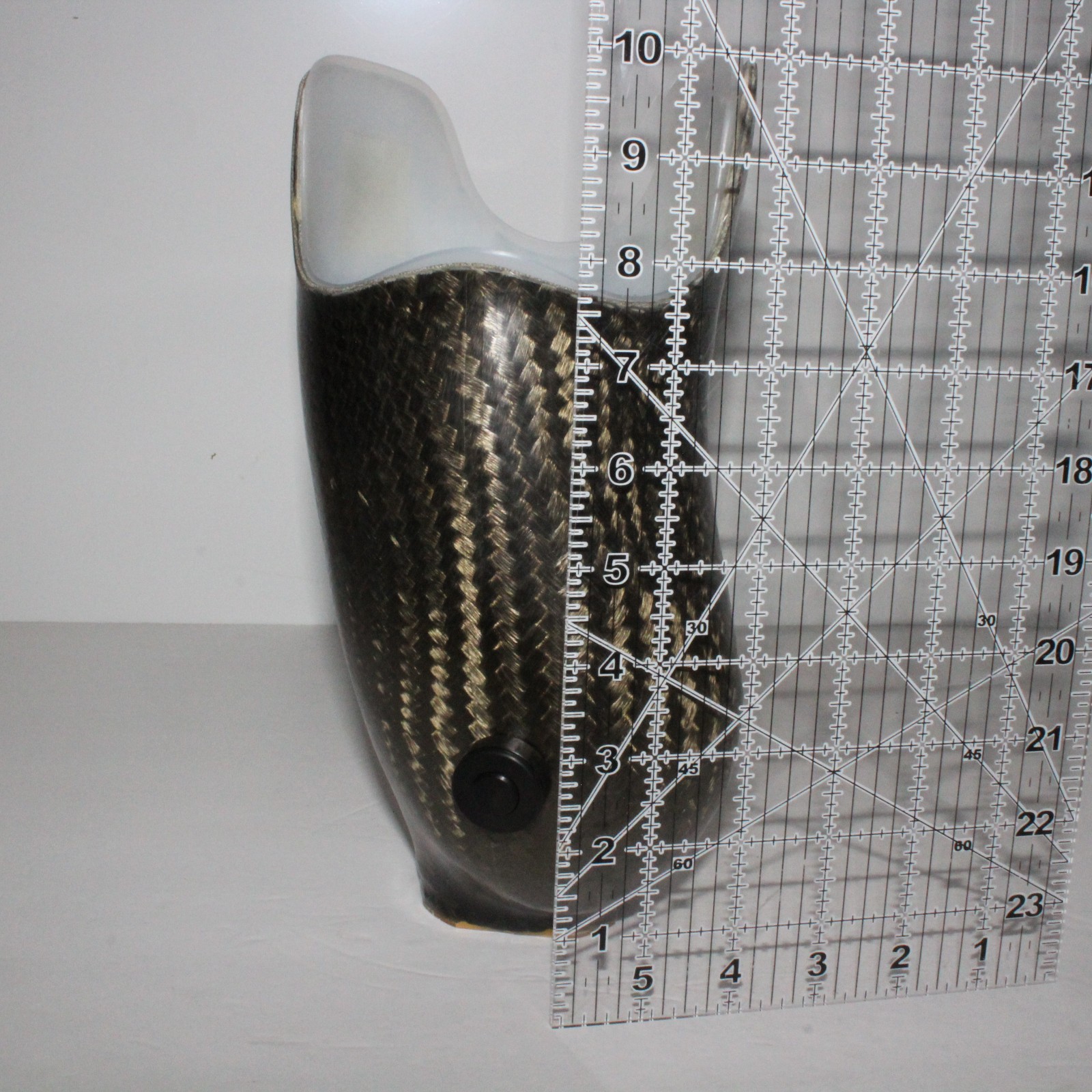 CLEAN BELOW-KNEE CARBON FIBER PROSTHETIC CALF SOCKET w/ DISTAL MOUNTING BASE