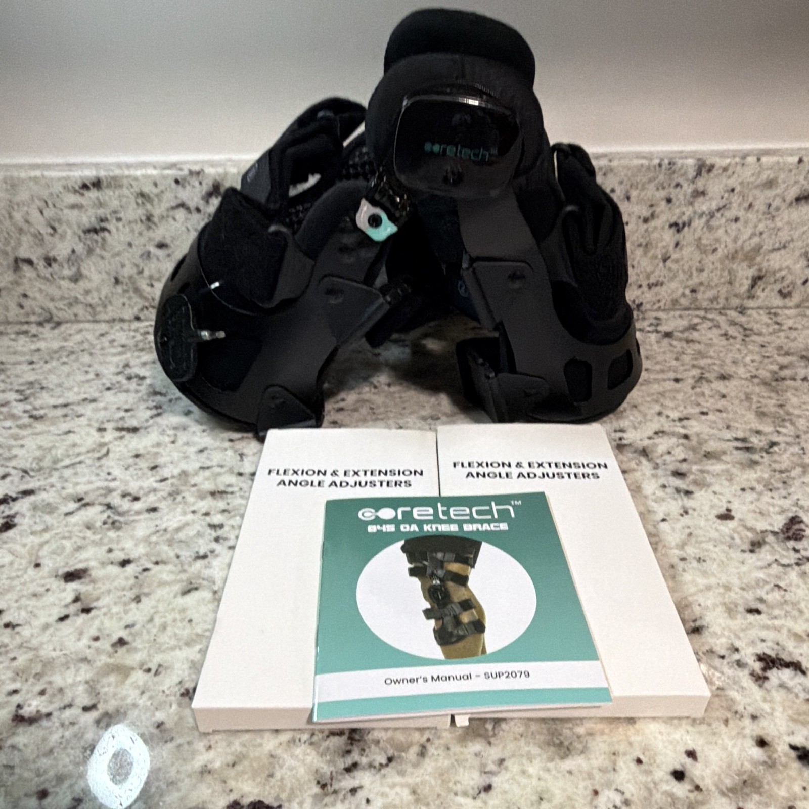 Coretech 845 OA Knee Brace Right Small Black Adjustable Plastic Stabilization CE