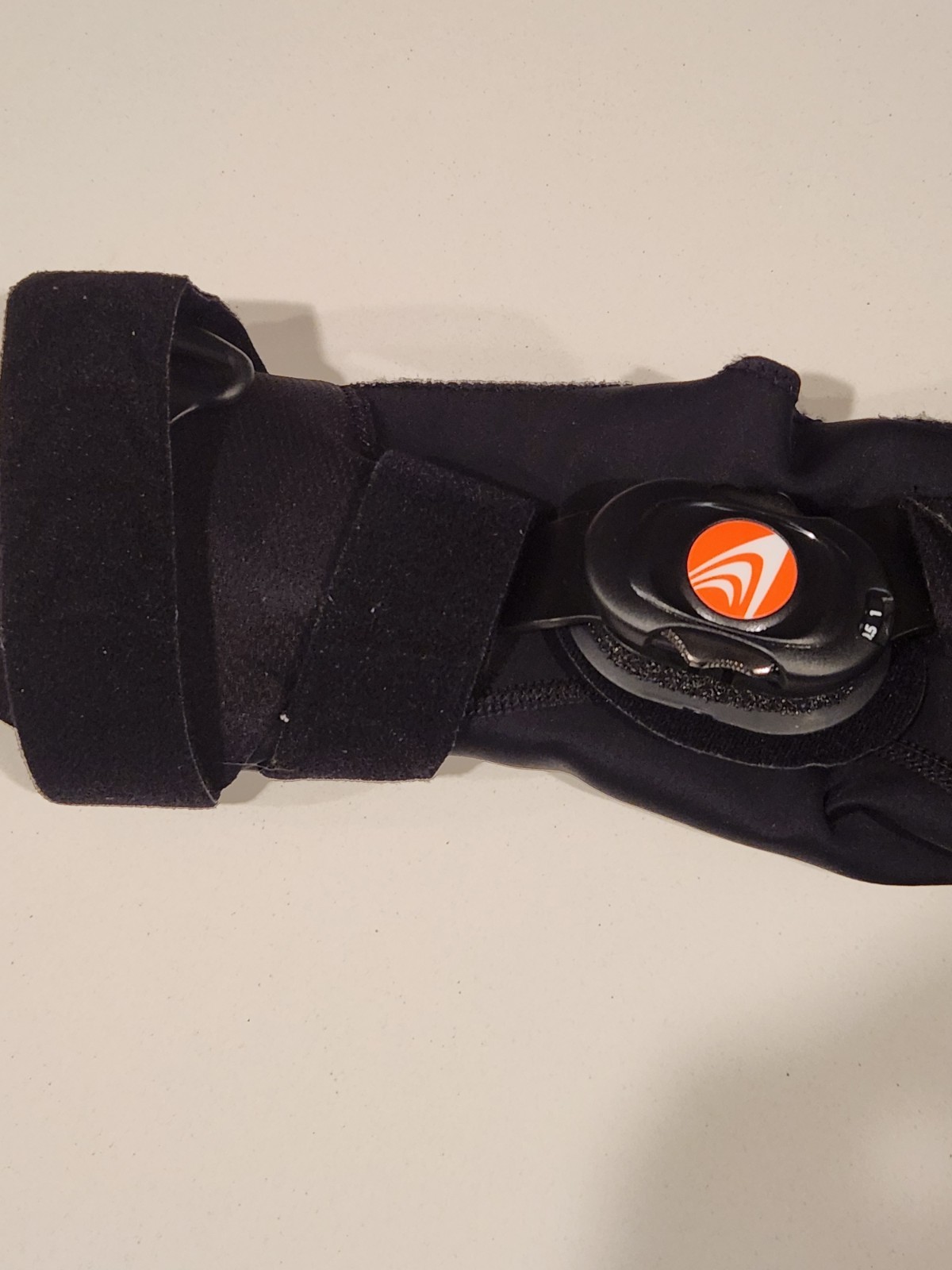 Breg Freestyle OA Medial Knee Brace – Left Leg, Medium – Osteoarthritis Support