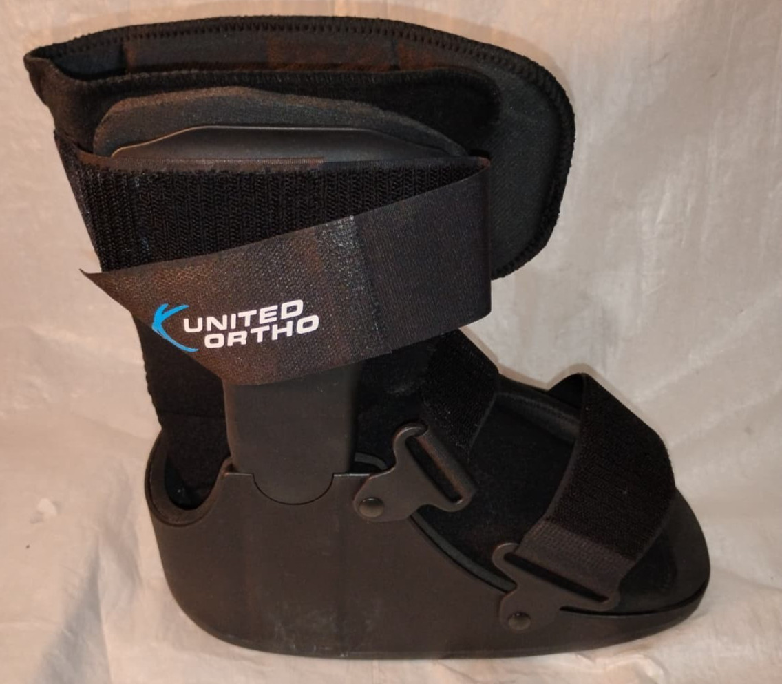 United Ortho USA14013 Short Cam Walker Fracture Boot, Small, Black