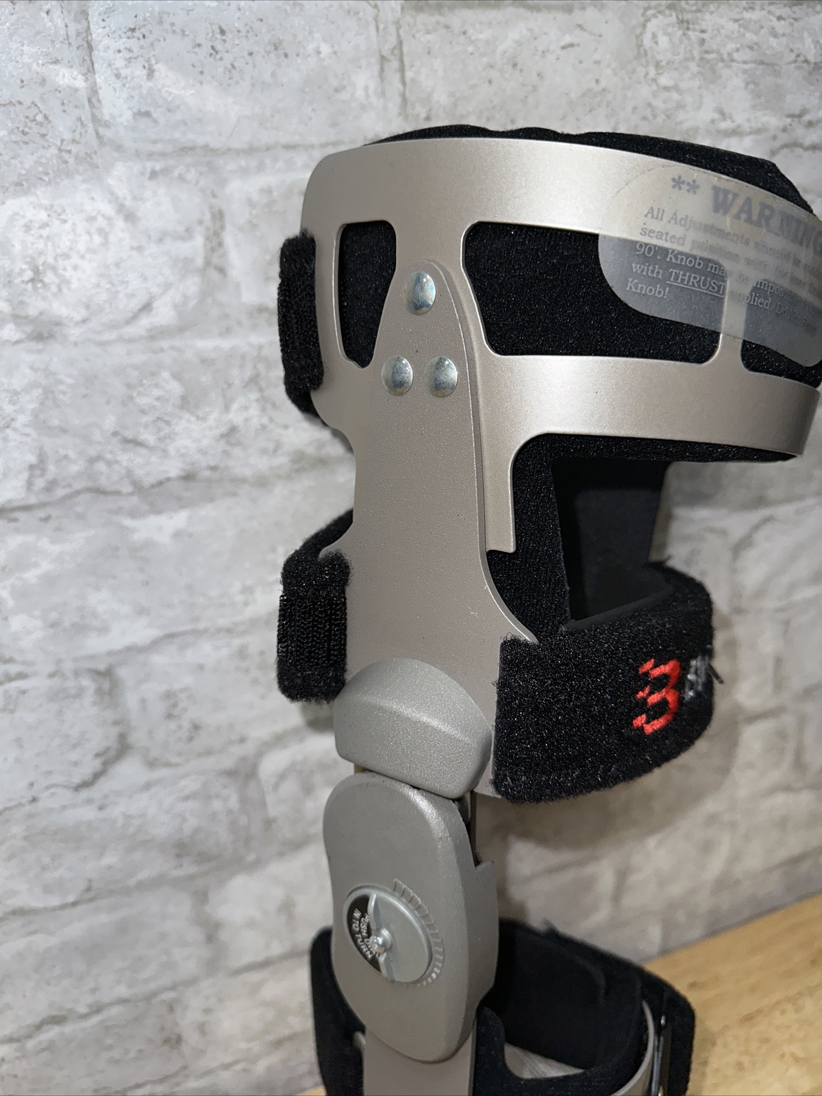Bledsoe Thruster 3, Lateral, SIZE , XS , Right 4 Straps Black Knee Brace