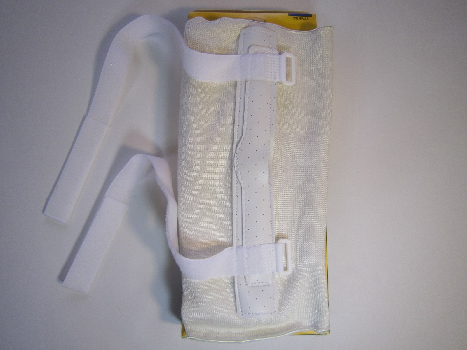 FUTURO HINGED KNEE BRACES SIZE M