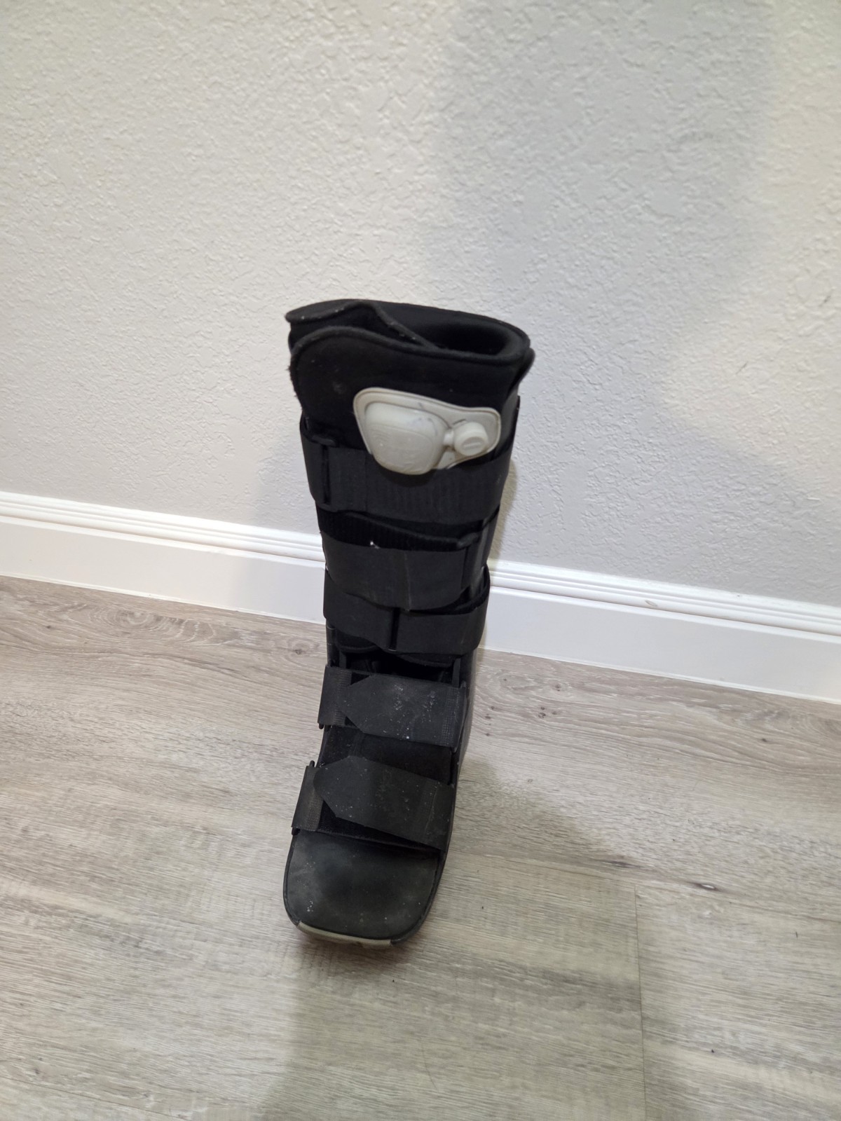 MedLine Medium Pneumatic Medical Walking Boot – Very Nice, Works Without Issues
