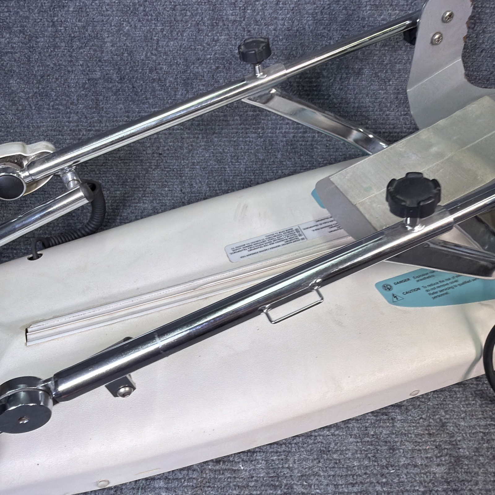 Kinetic Optima Knee Positioner Powers On For Parts Or Repair