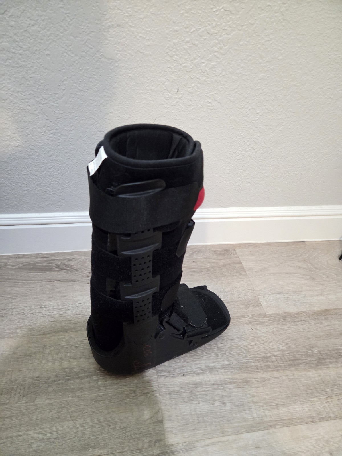 MedLine Medium Pneumatic Medical Walking Boot – Very Nice, Works Without Issues