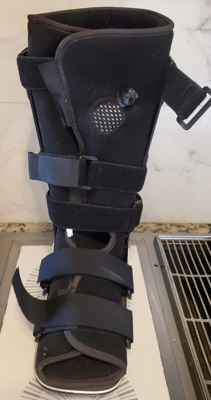 Breg Size Medium Full Shell Walker Orthopedic Boot 4 Strap
