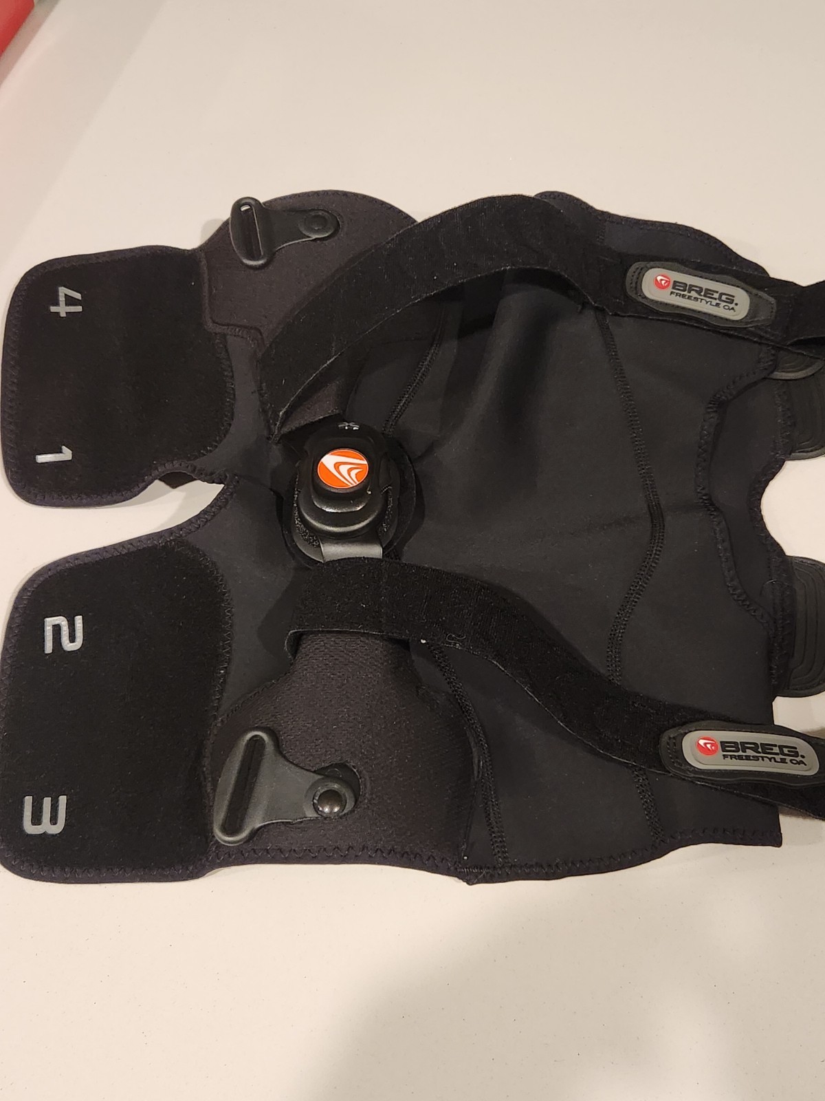Breg Freestyle OA Medial Knee Brace – Left Leg, Medium – Osteoarthritis Support