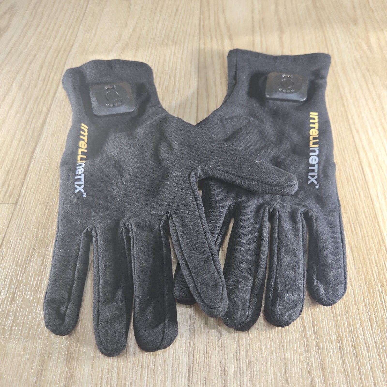 Intellinetix Wearable Vibrating Therapy Gloves – Adult Large -BLACK