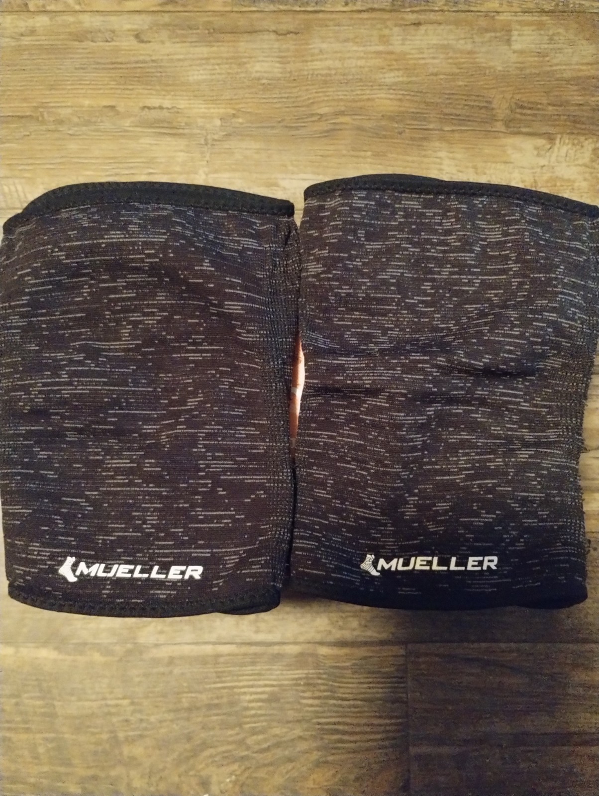 2pc MUELLER 3-IN-1 Hybrid Wraparound Knee Joint Support Black One Size 12-20 in