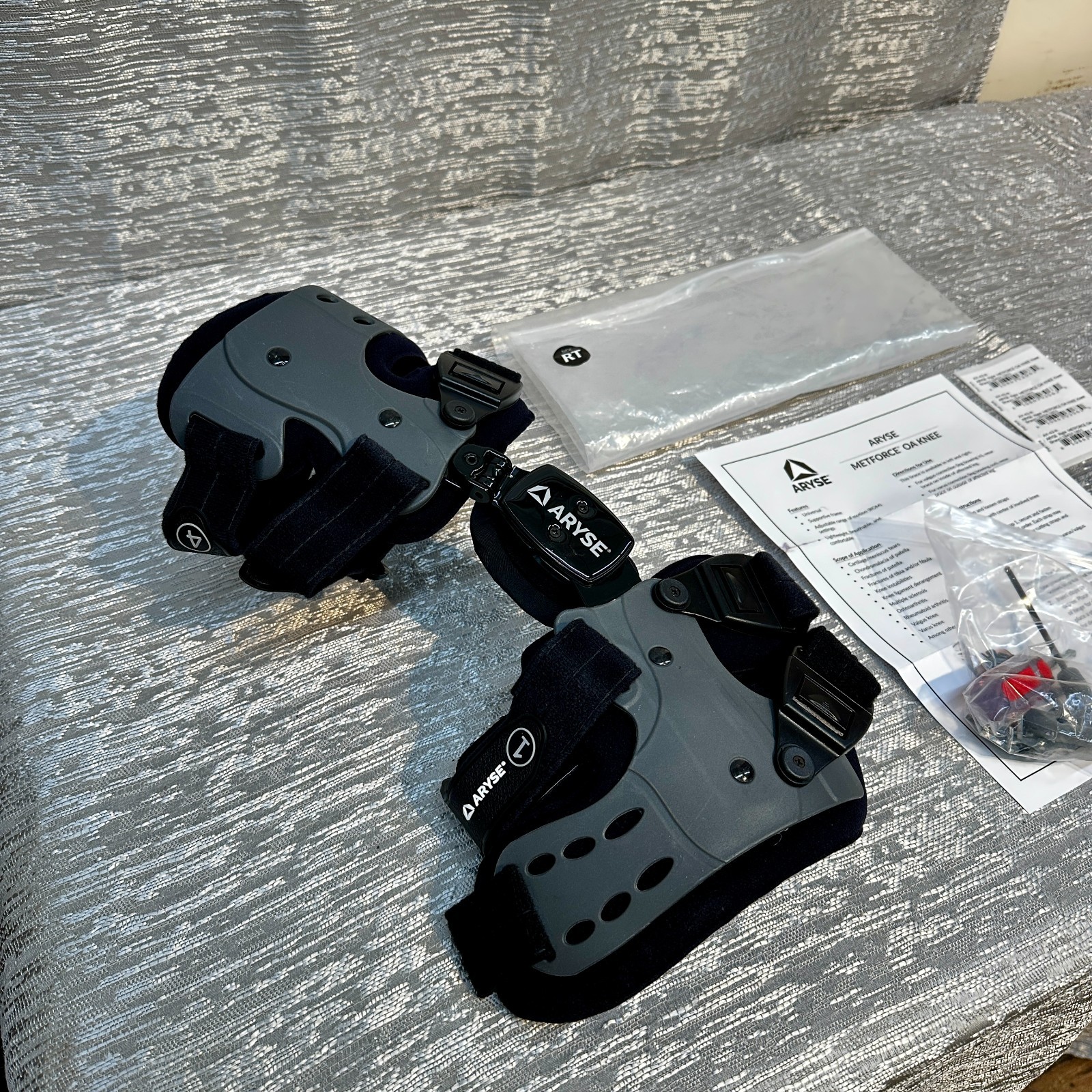 ARYSE AY-43-R Metforce OA Knee Brace Universal Right