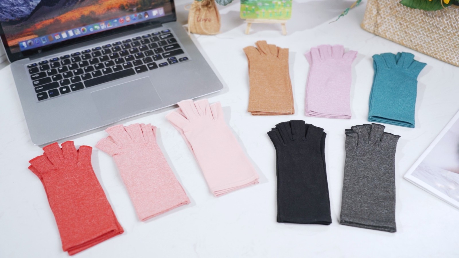 Compression Gloves 8 Pairs Fingerless Arthritis Pain Relief Unisex Men Women