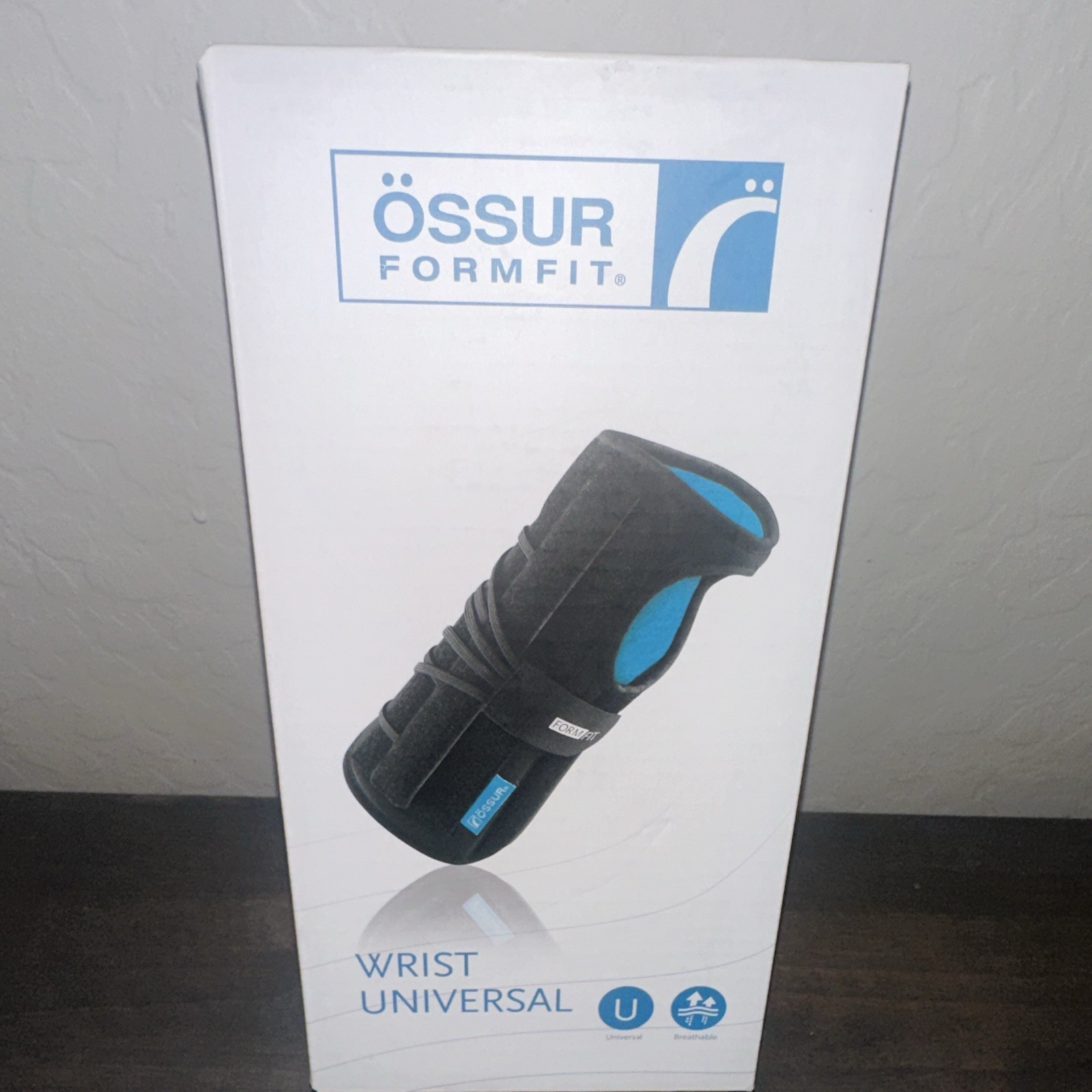 Össur Formfit Wrist Universal Brace, Universal Size, Black/Blue, B-252603109