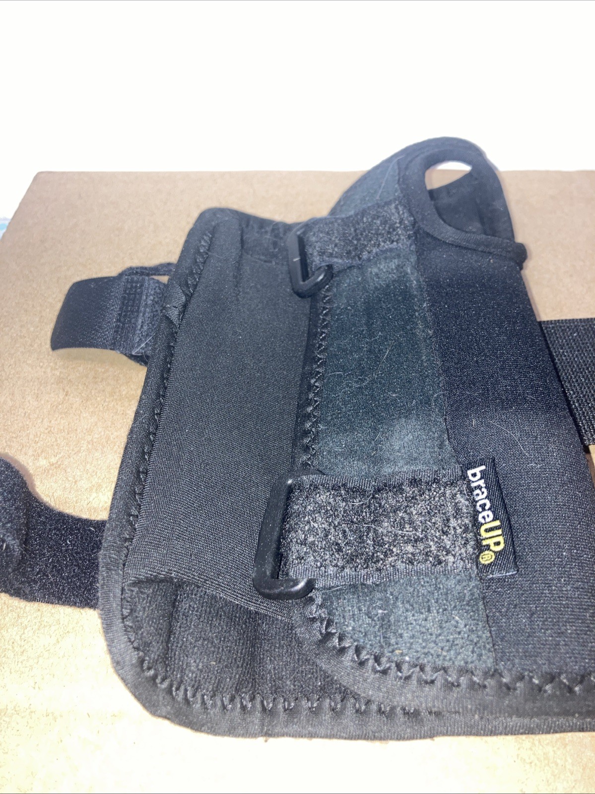 BraceUP Carpal Tunnel Wrist Brace for Men and Women Metal Splint for Left Hand