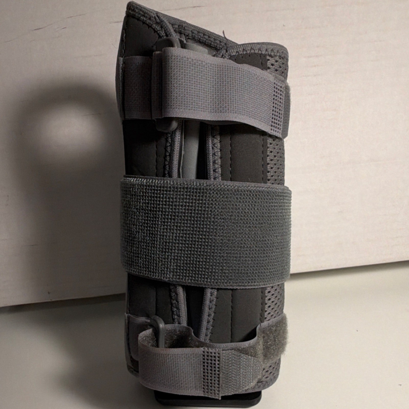 Futuro Adjustable CE Certified Gray L/XL Wrist Brace Mesh Fabric Support