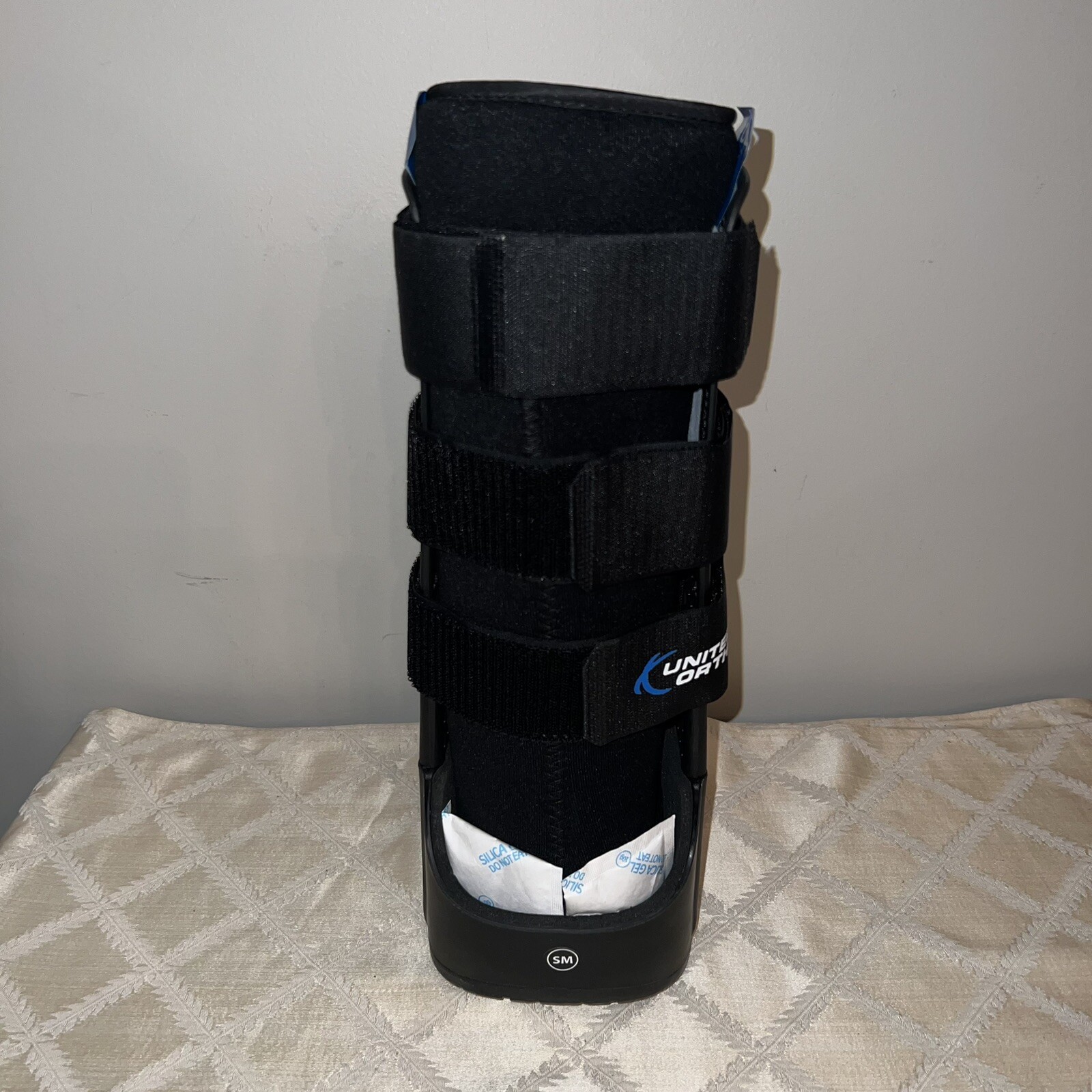 UNITED ORTHO Air Stabilizer Ankle Walker Fracture Boot ~ Size Small Unisex