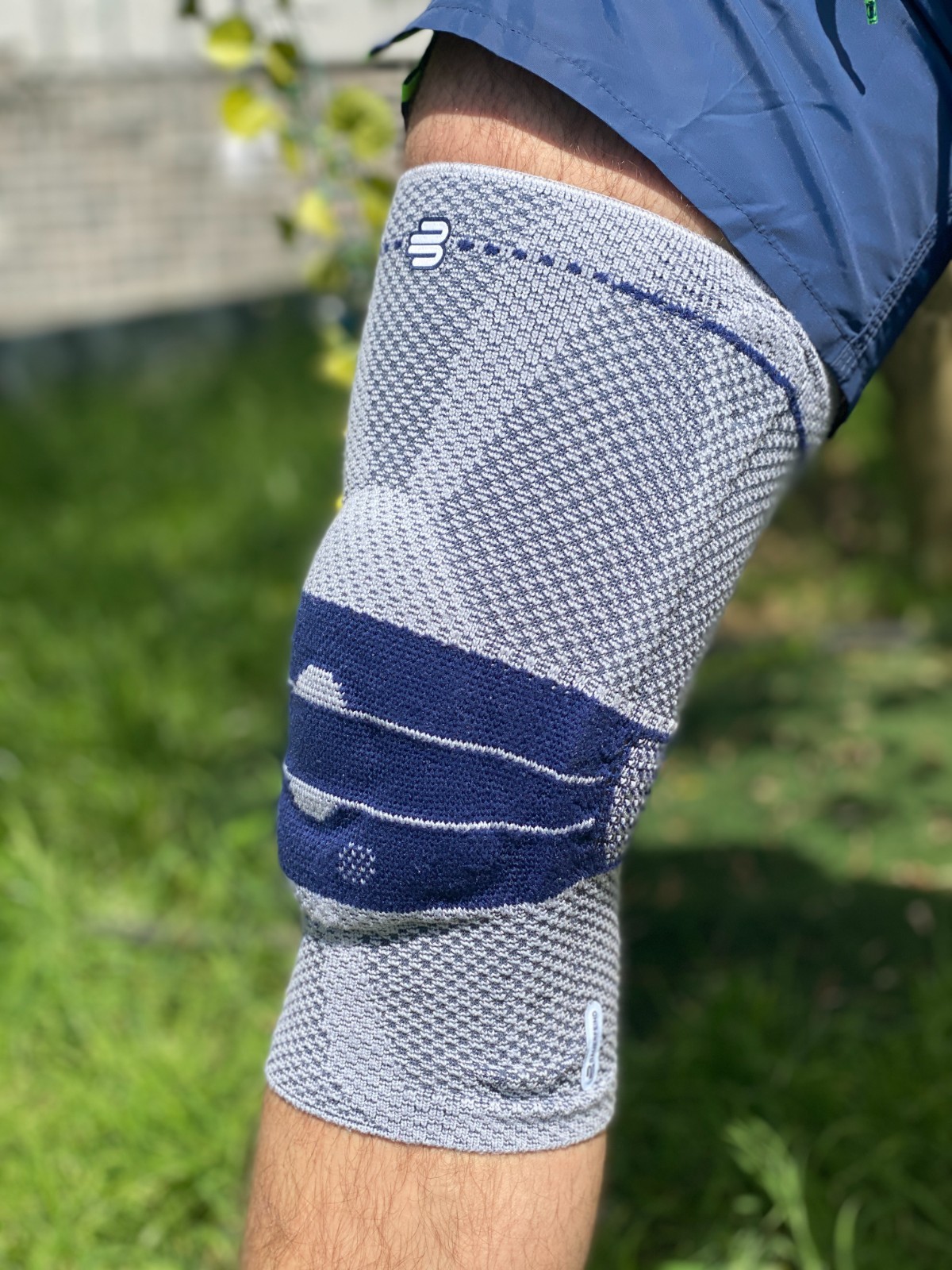 Bauerfeind GenuTrain Size 4 Knee Joint Brace Patella Support Sleeve ACL Menisc
