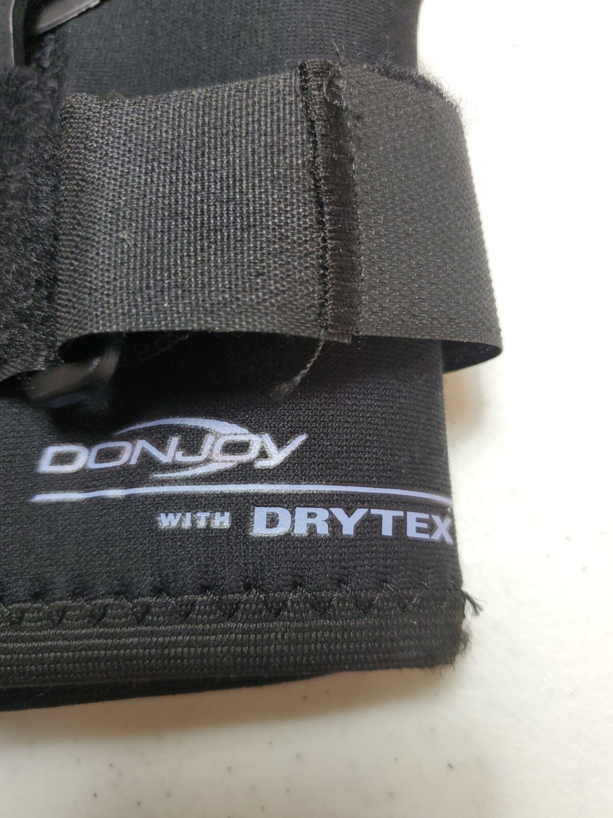 DonJoy Hinged Knee Brace Drytex Sleeve Small Lot 2