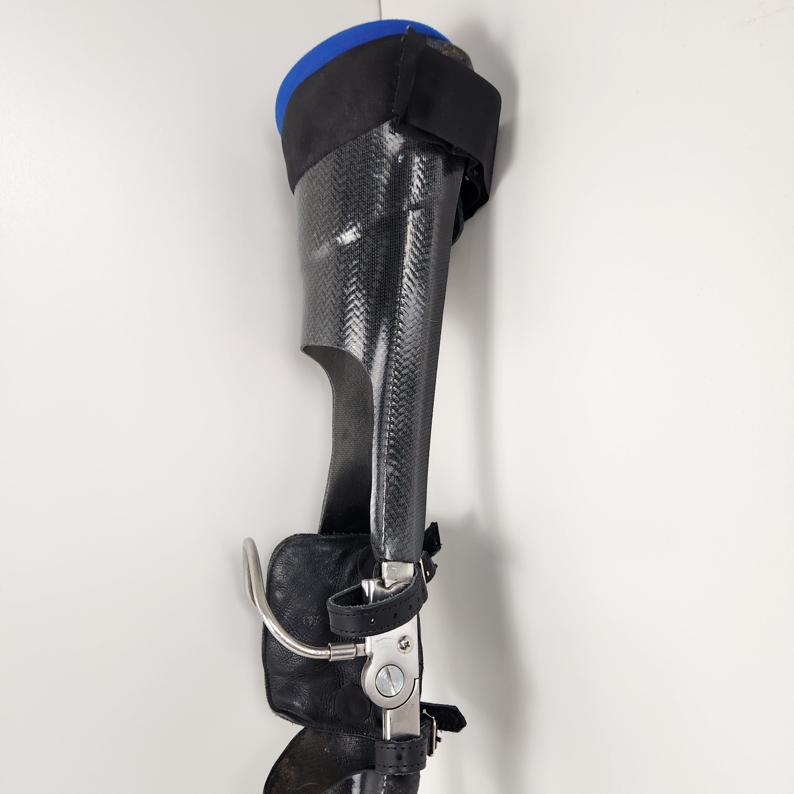KAFO Knee Ankle Foot Orthosis Brace Right Leg Hinged Carbon Fiber Molded Sm 32″