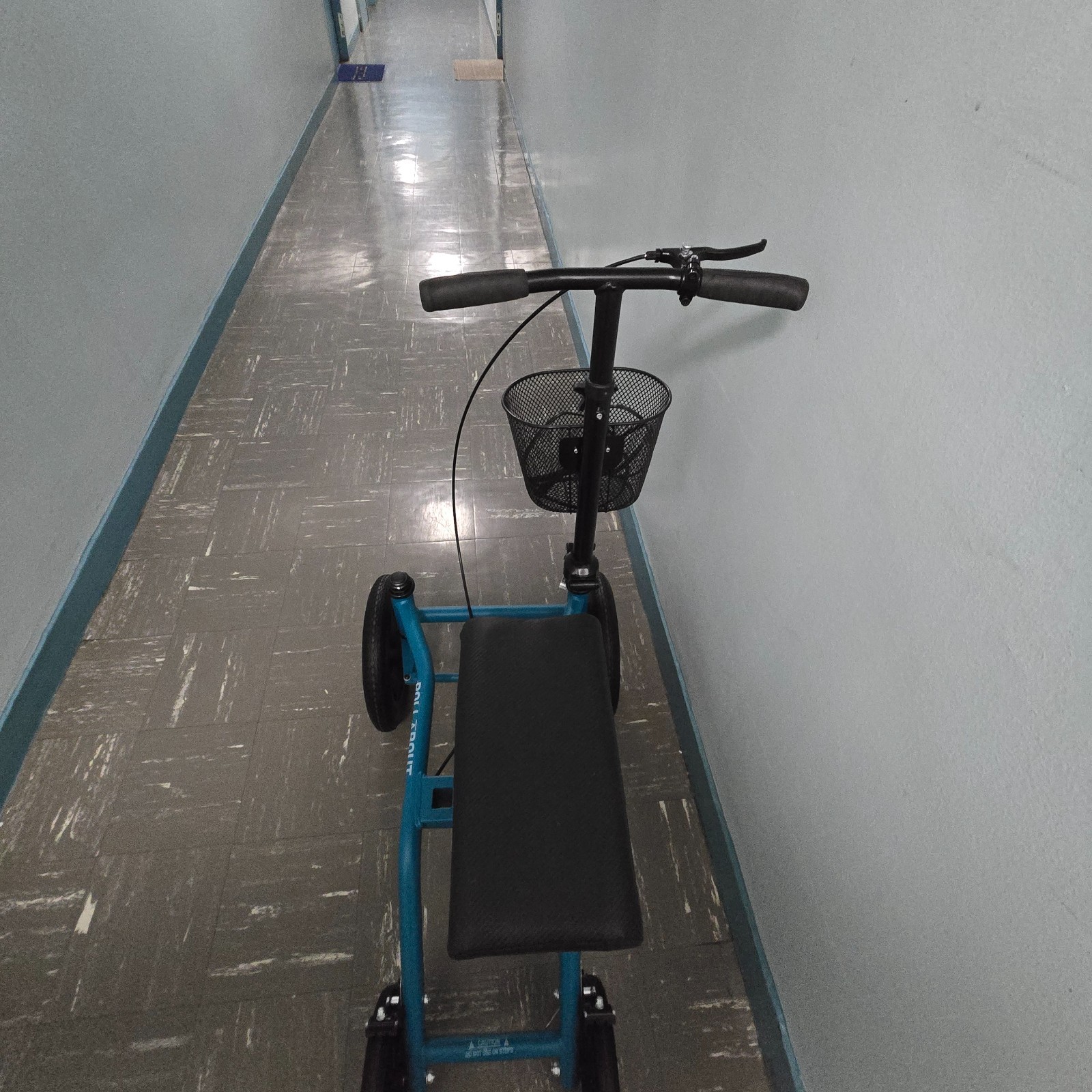 the all terrain roll about support scooter for leg / knee or foot support