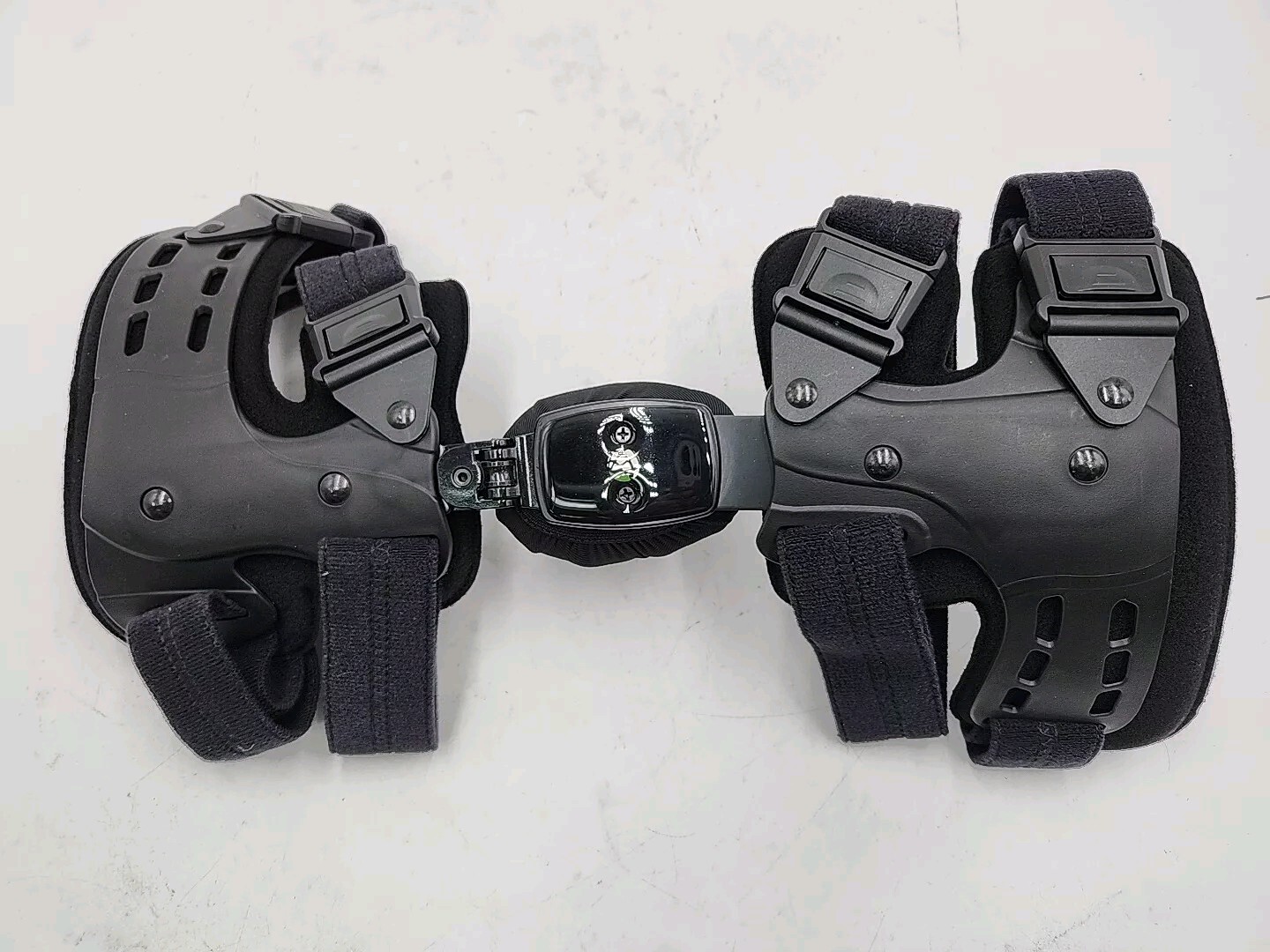 NEW Advanced Ortho Panther Unloader Knee Brace 950-R