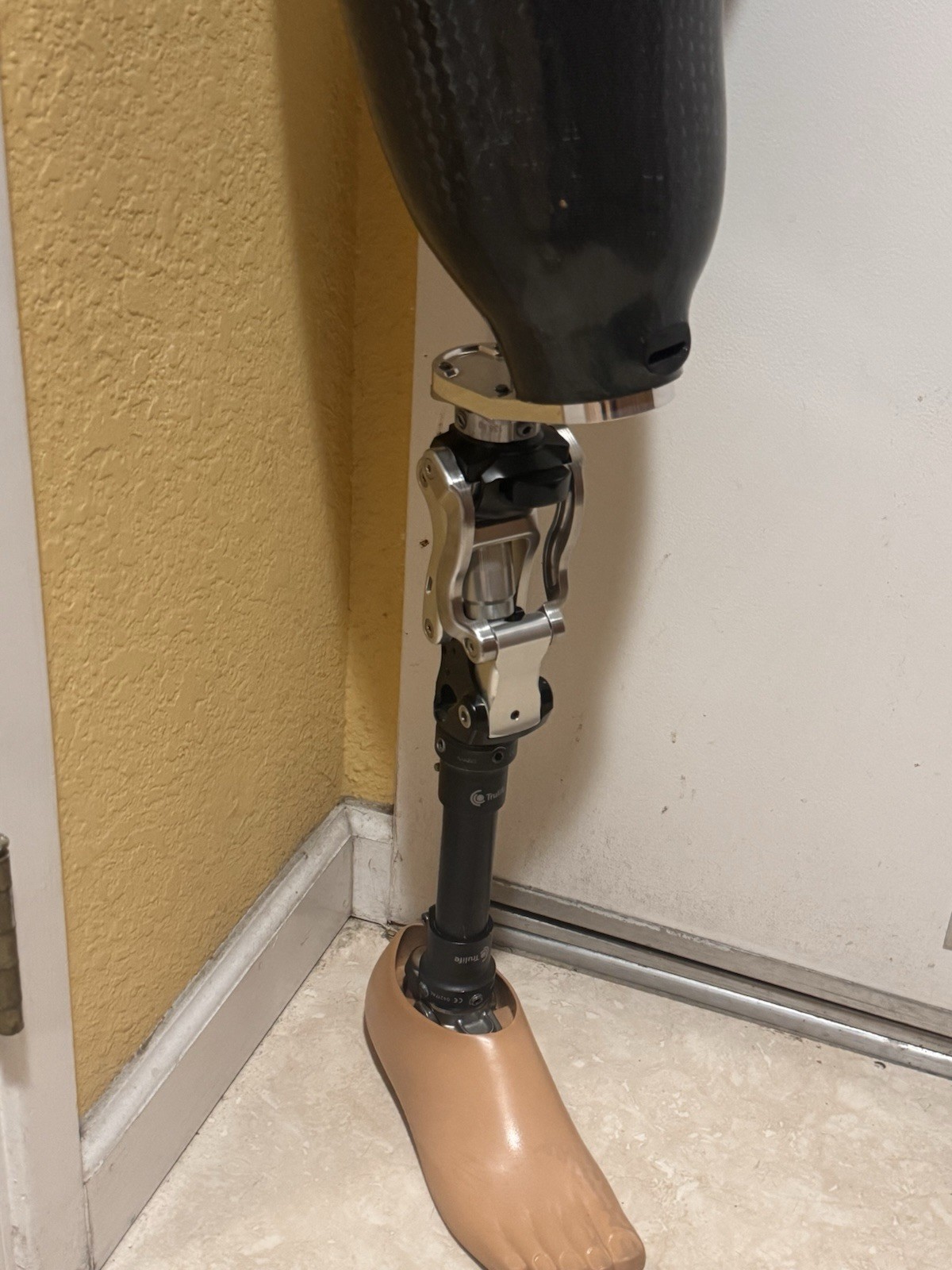 Complete Above-Knee Right Prosthetic Leg. Trulife, Ossure, Kiss, Lapoc/Swan