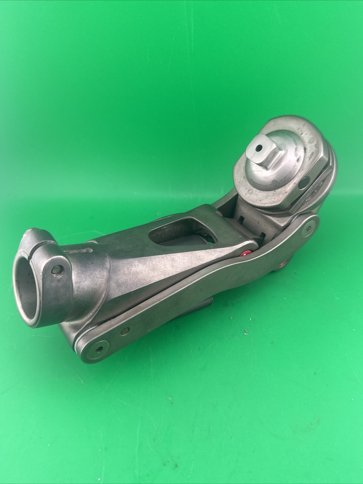 Medi Ossur Ohp3 0hp3 polycentric pneumatic Prosthetic Knee.