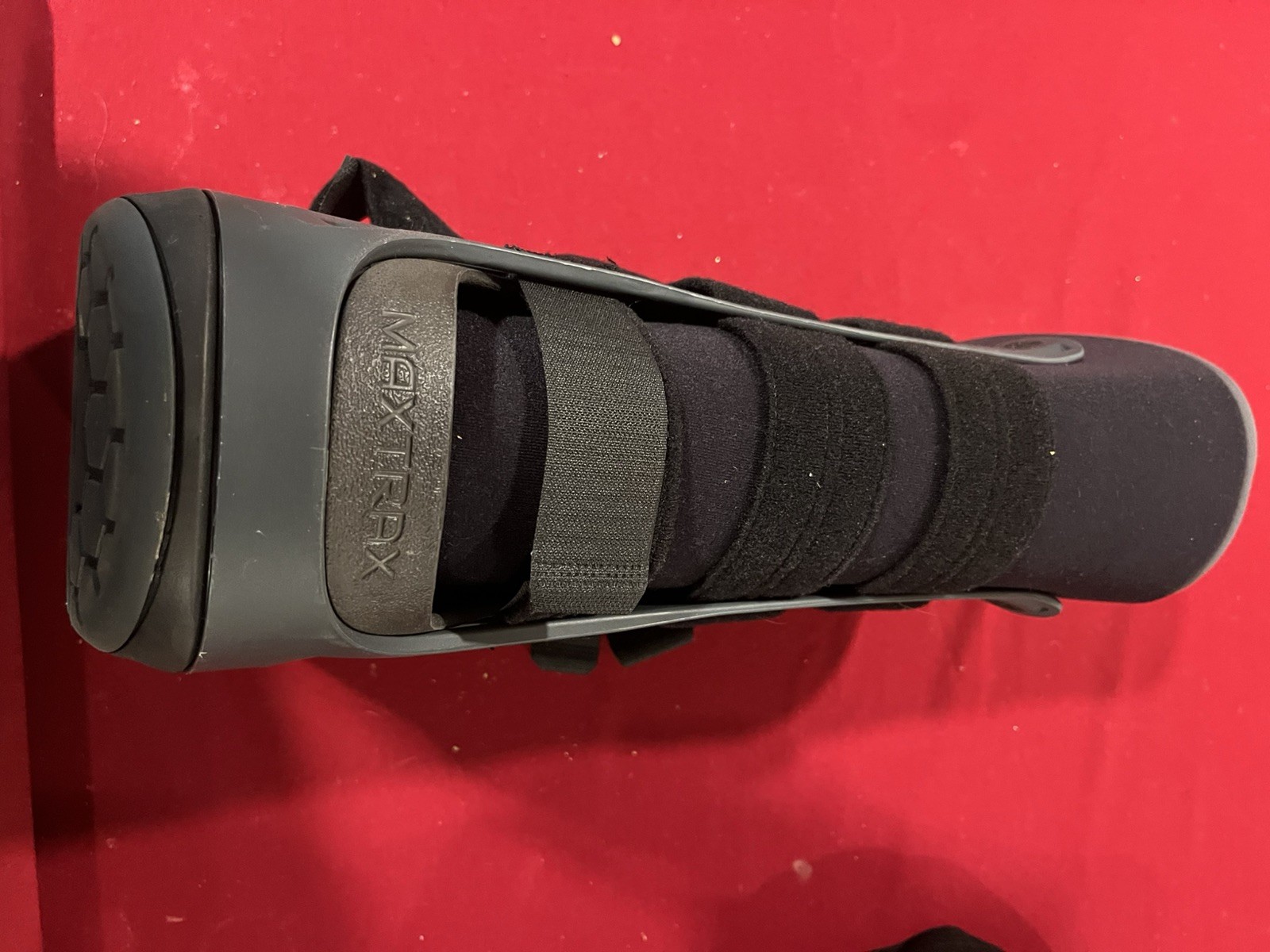 Donjoy Maxtrax II Walking Boot Medium