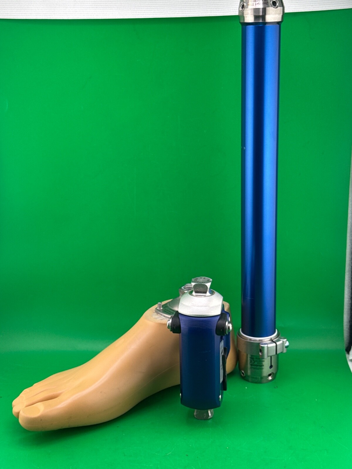 otto bock 3WR95 1WR95 4WR95=3 2WR95=1 aqua prosthetic. Knee, right foot sz 24