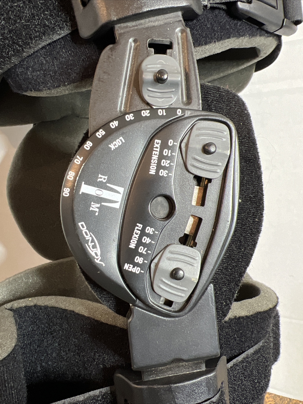 DonJoy TROM Adjustable Universal Flexion Extension Knee Brace T8